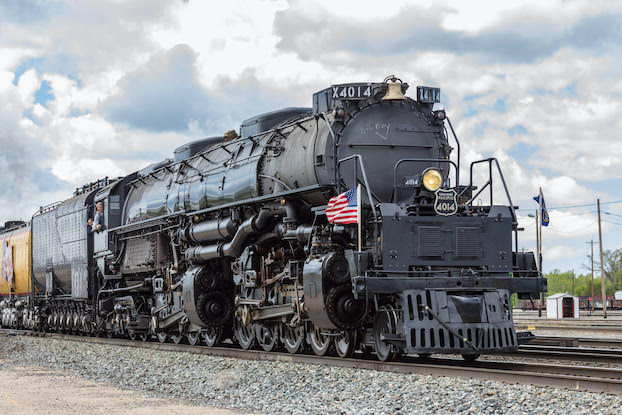 world-s-largest-steam-locomotive-will-make-stops-in-lc-kinder
