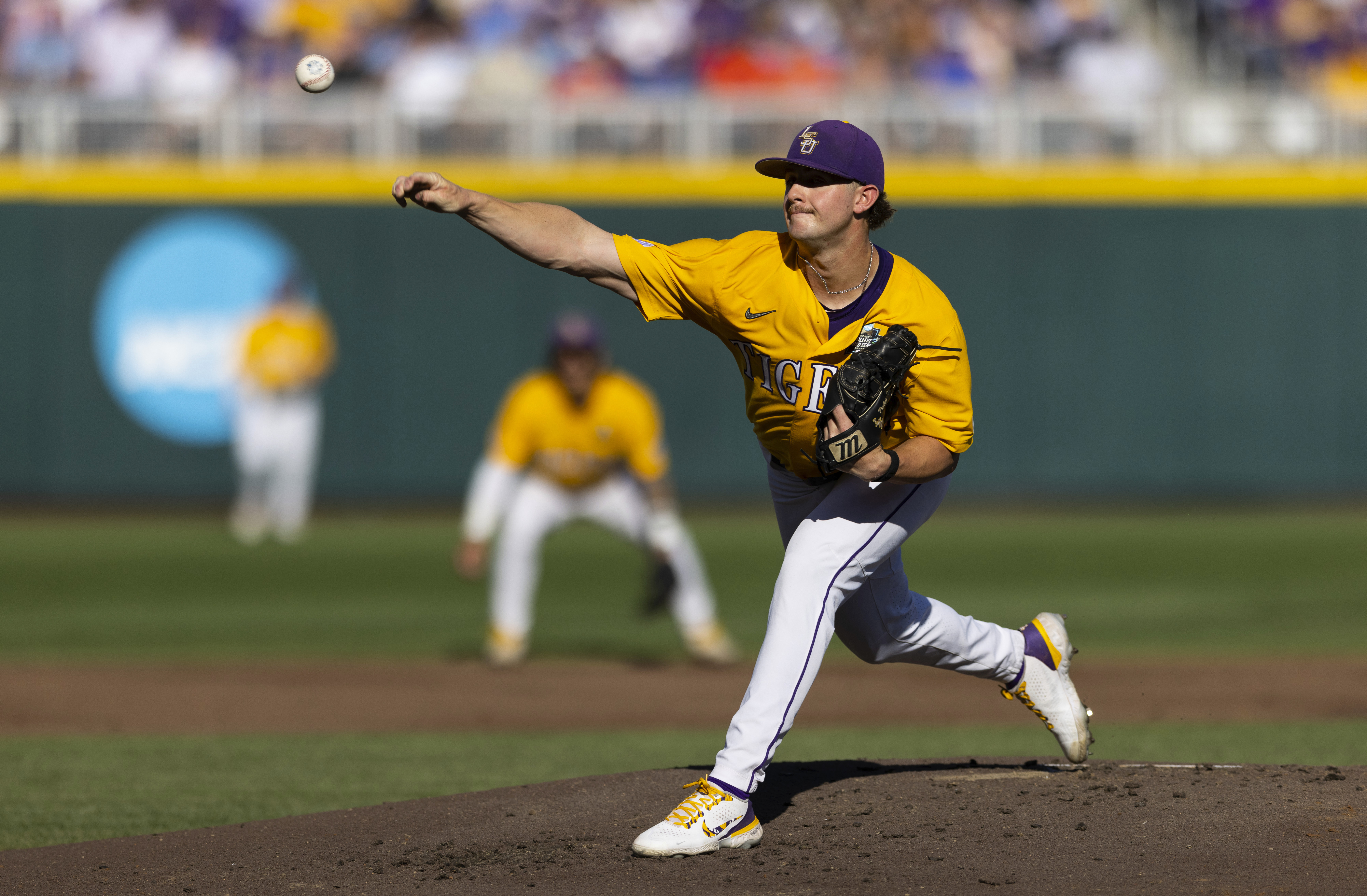 Floyd fans 17 and Belosos HR in 11th gives LSU a 43 win over Florida in Game 1 of the CWS finals  American Press Floyd fans 17 and Belosos HR in 11th gives LSU a 43 win over Florida in Game 1 of the CWS finals  American Press